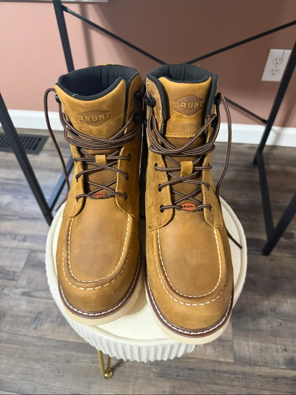 Brunt tan leather
